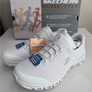 Skechers Womens Glide-Step Persistence - Size 8 Wide